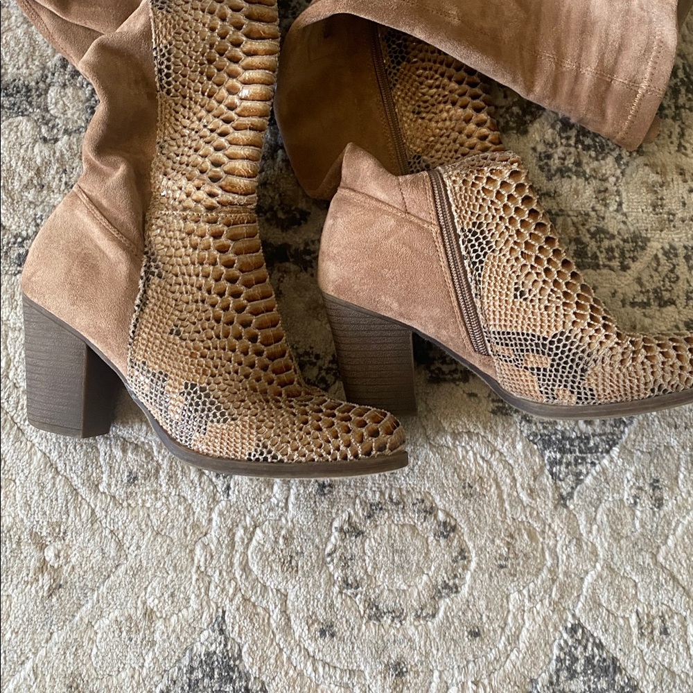 Snakeskin Patterned over the knee - Picture 4 of 4